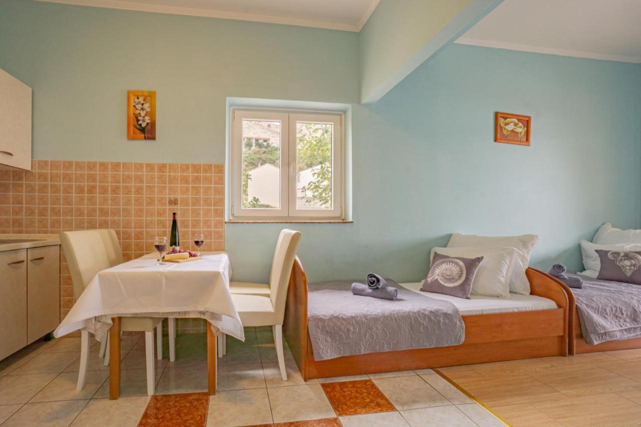 Kustic At The Beach Metajna Exterior photo
