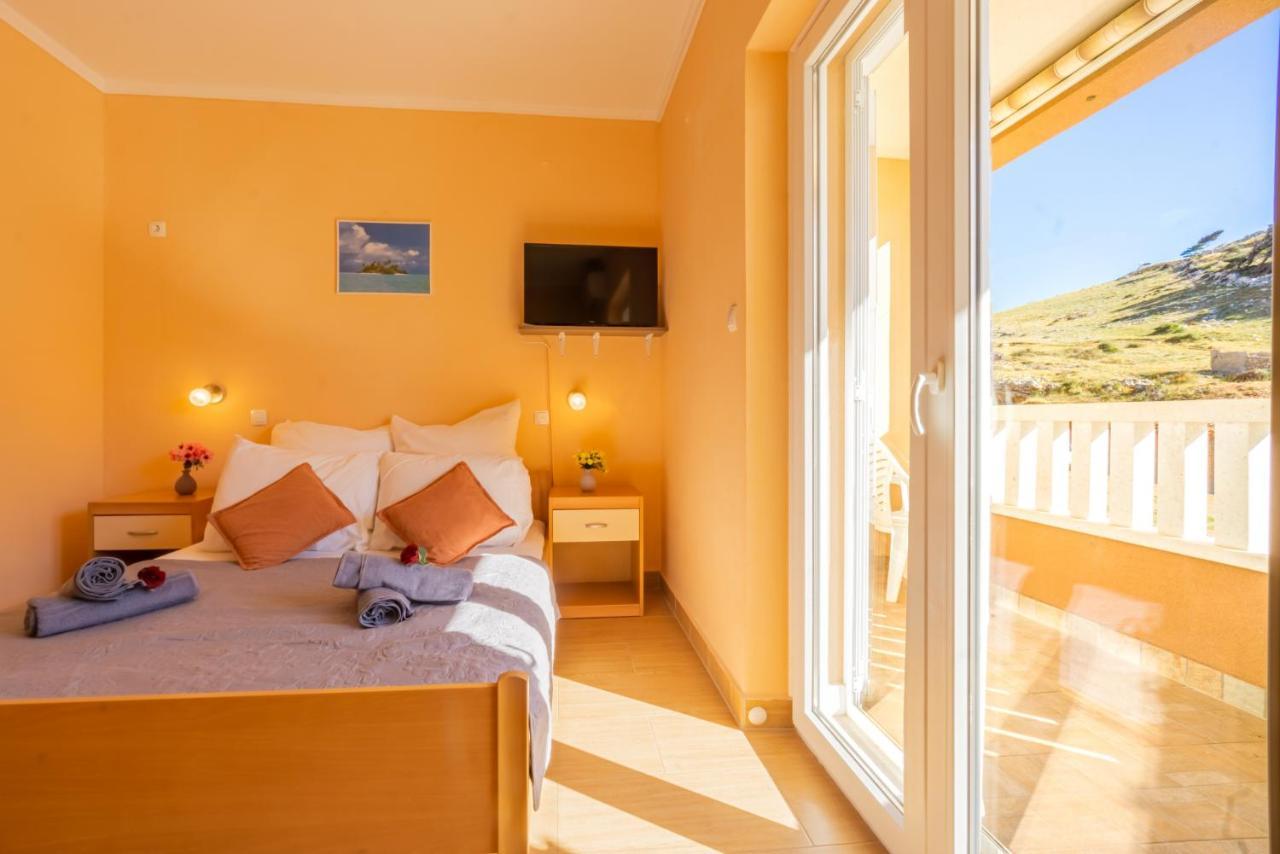 Kustic At The Beach Metajna Exterior photo