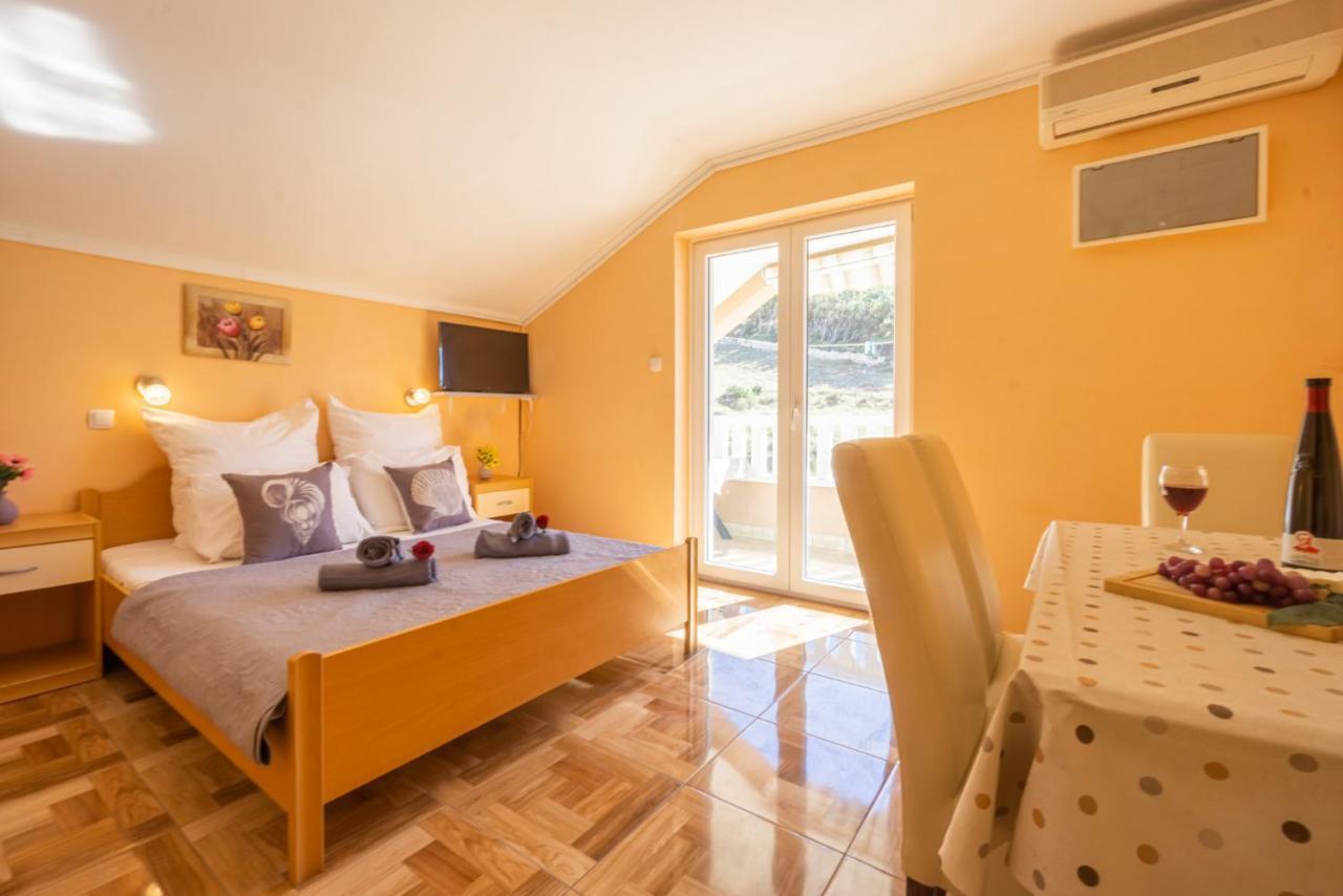 Kustic At The Beach Metajna Exterior photo
