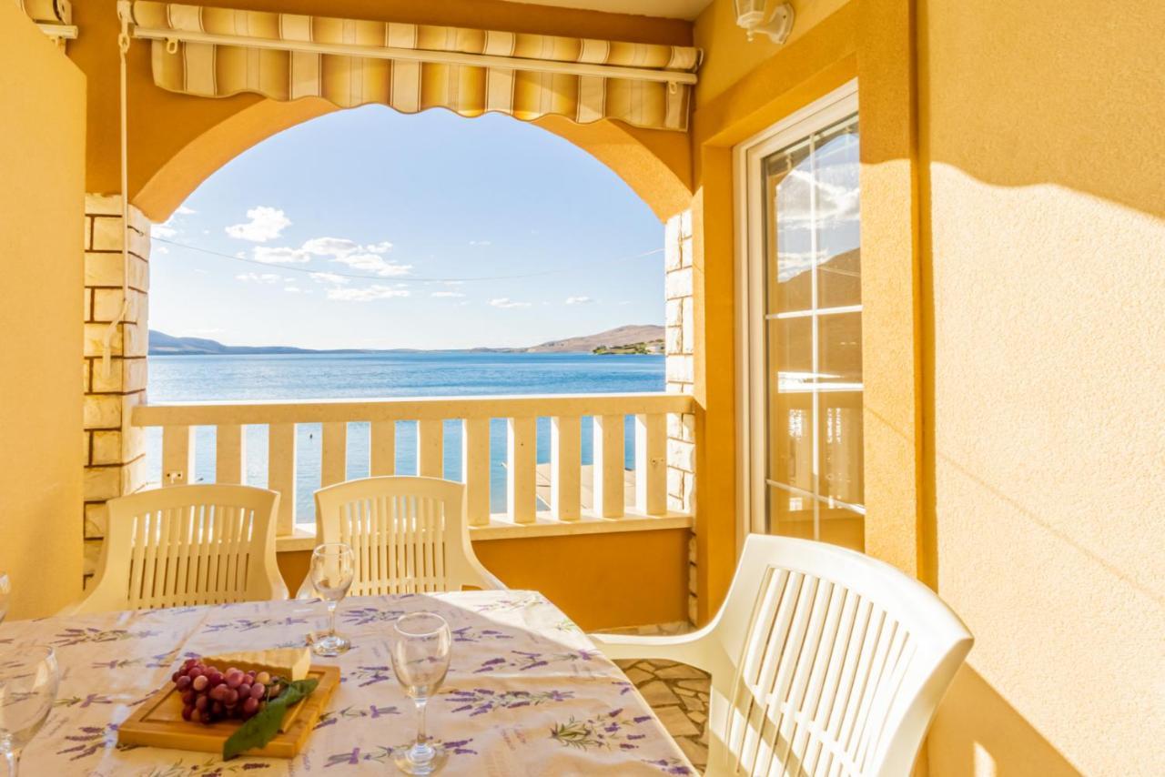 Kustic At The Beach Metajna Exterior photo