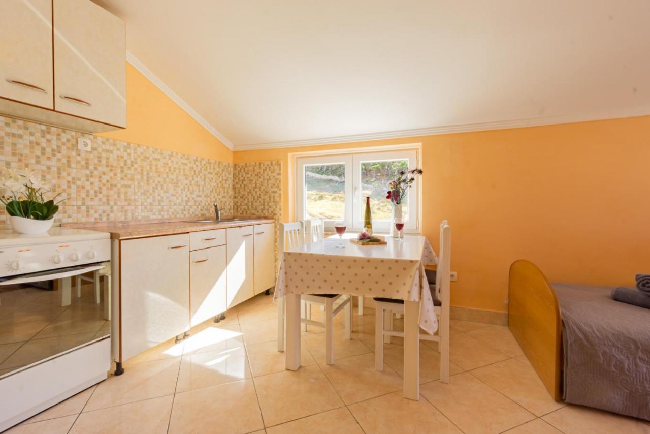 Kustic At The Beach Metajna Exterior photo
